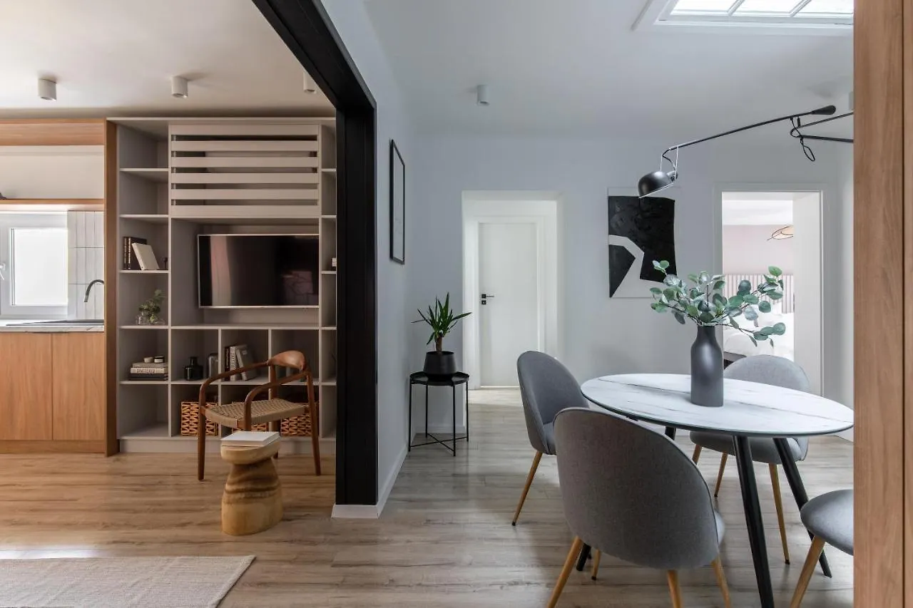 Downtown Story By Urbanesq Apartman Bukarest Románia